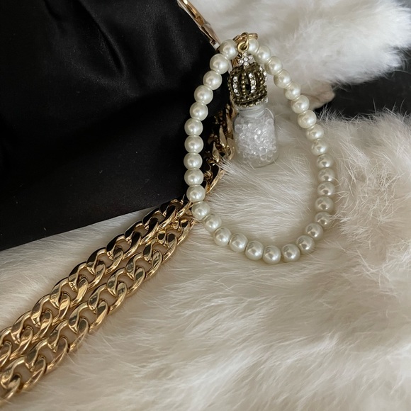 Dior cosmetic bag repurposed into wristlet with gold, pearls, keychain & charm. - Picture 3 of 9